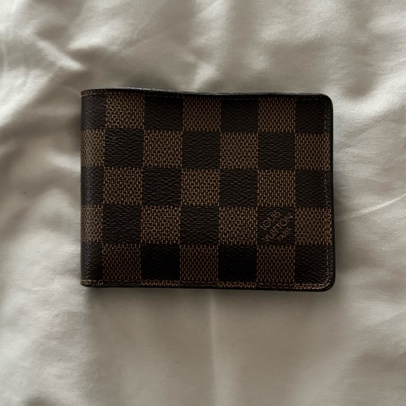Authentic Louis Vuitton Men’s Wallet - Picture 1 of 3